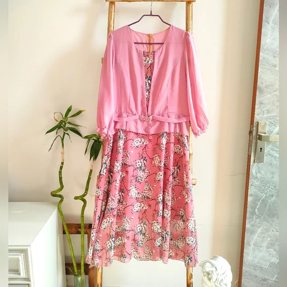 Lightweight Elegant 2-in-1 Dress - Picture 11 of 16